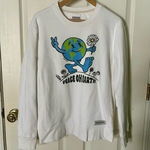 Life Is Good Peace on Earth Globe Walker Simply True Crew Sweatshirt | Unisex M